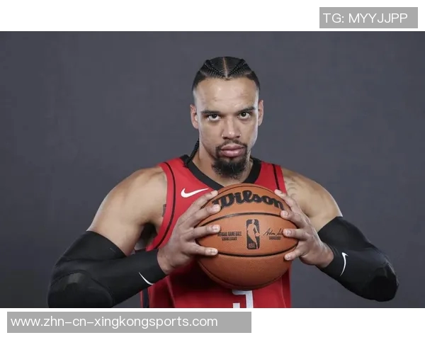 布克谈狄龙关键时刻表现称球队希望他持续带来积极能量