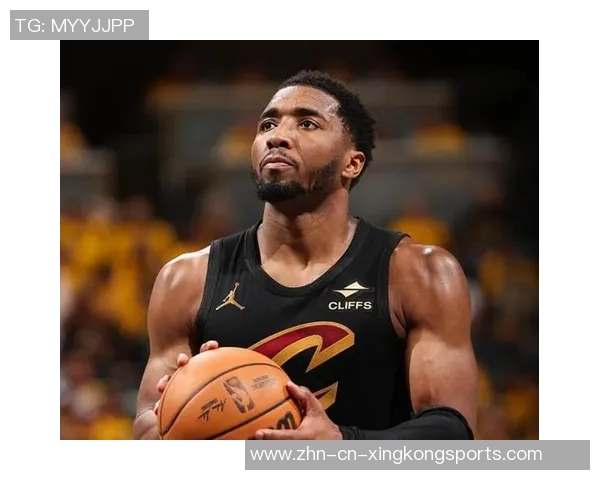 米切尔半场表现低迷仅得9分次节更是4投全失球队面临挑战 米切尔半场表现低迷仅得9分次节更是4投全失球队面临挑战